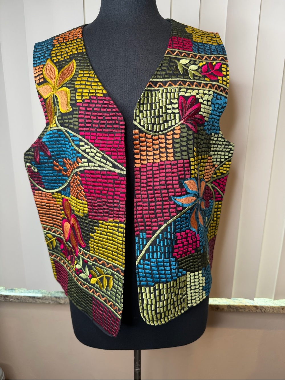 CHICO'S Embroidered Flower Multi Color Vibrant Open Front Vest Size 2/US Large